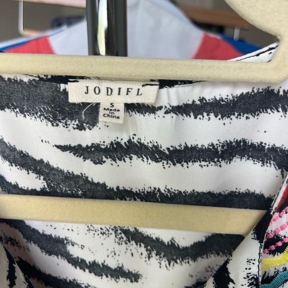 JODIFL Women's Zebra Print Embroidered Yoke Top S - Picture 4 of 8